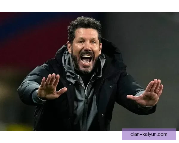 西蒙尼边后卫角色