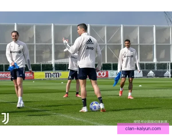 意甲赛季中，尤文图斯球迷热情不减，支持球队展现竞争力。