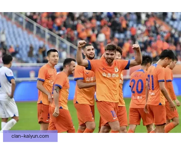 山东泰山在新赛季表现稳健，球队竞争力增强值得关注。