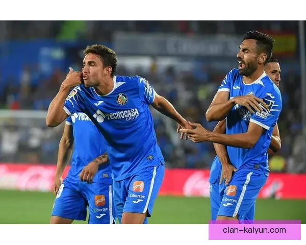 西甲赛事回顾：本轮比赛中各队表现稳健，争冠形势愈加明朗